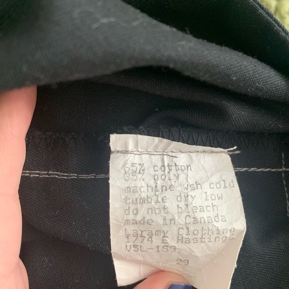 Local 90’s brand Laramy knee length skirt! - Picture 4 of 4